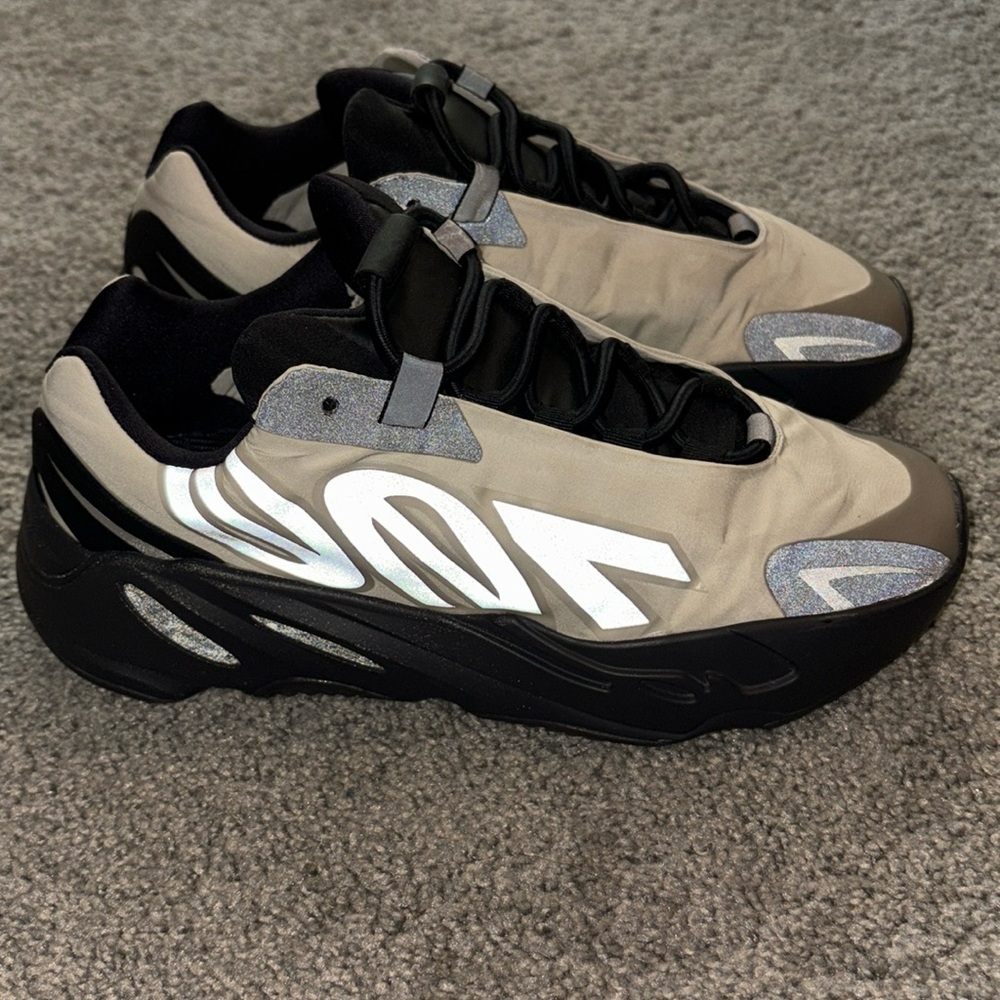 Yeezy Boost 700 Bone size 7.5 Men